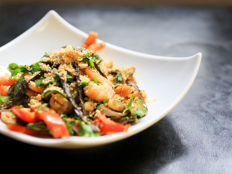 Légumes et crevettes au wok